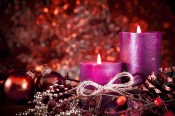 Картинка праздничные новогодние свечи шарики шишка бусы