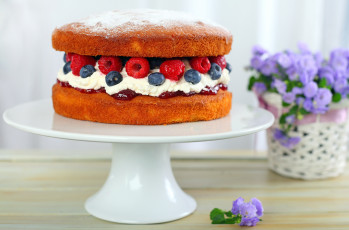 Картинка еда пирожные кексы печенье крем малина торт сладкое десерт пирожное blueberries cream dessert cake food raspberries черника цветы flowers