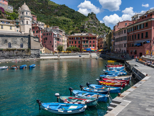 Обои картинки фото vernazza, italy, корабли, порты, причалы, набережная, город, моторные, лодки