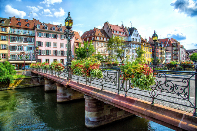 Обои картинки фото города, страсбург, франция, дома, цветы, мост