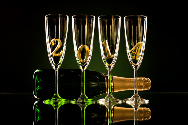Обои картинки фото праздничные, угощения, бутылка, бокалы, цифры, шампанское