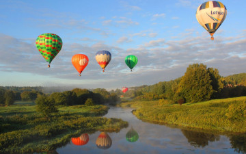 обоя авиация, воздушные шары дирижабли, небо, воздушные, шары, полет, панорама, река