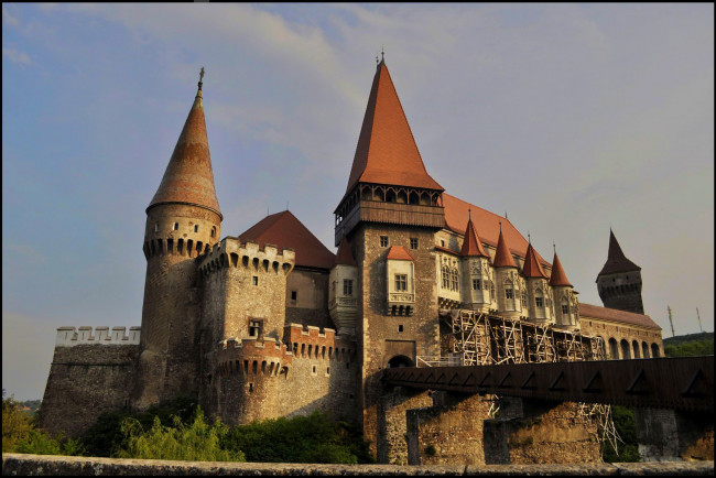 Обои картинки фото castelul corvinilor, города, - дворцы,  замки,  крепости, шпили, башни, замок