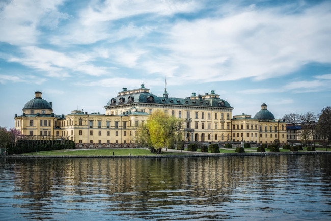 Обои картинки фото drottningholm`s castle,  stockholm, города, стокгольм , швеция, замок, озеро