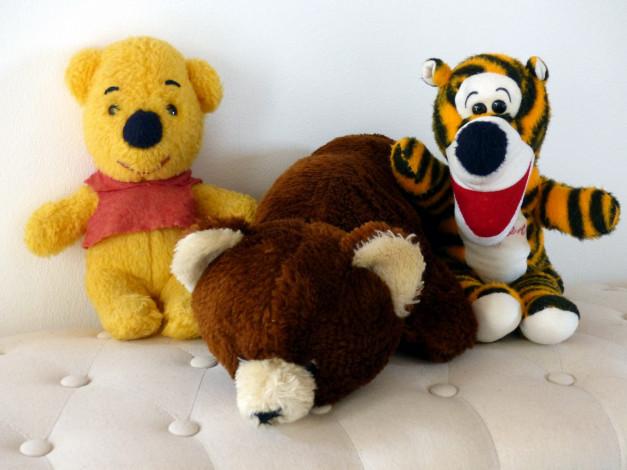 Обои картинки фото разное, игрушки, тигренок, медвежонок