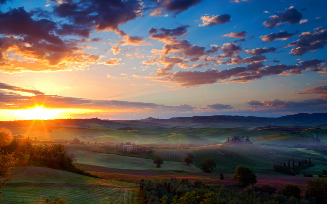 Обои картинки фото природа, восходы, закаты, field, sunrises, горы, небо, поля, рассвет, италия, mountains, scenery, italy, sky
