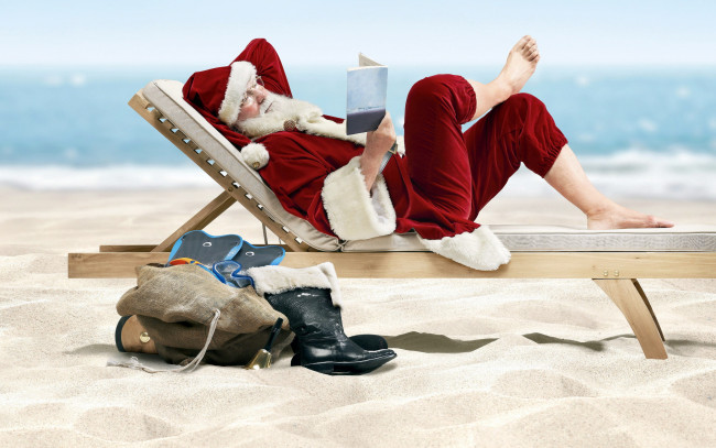 Обои картинки фото праздничные, дед мороз,  санта клаус, книжка, санта, пляж