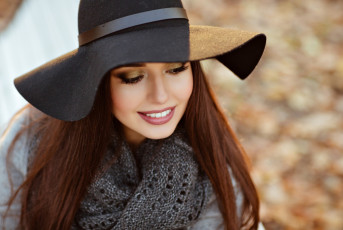 Картинка девушки -+брюнетки +шатенки шляпа шарф