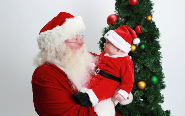 Обои картинки фото праздничные, дед мороз,  санта клаус, елка, санта, малыш