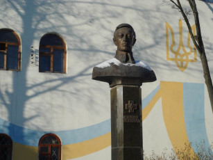 Картинка украина ровно памятник симону петлюре города памятники скульптуры арт объекты