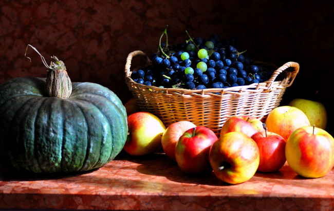 Обои картинки фото еда, фрукты, овощи, вместе, виноград, тыква, яблоки, корзина