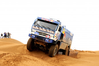 Картинка спорт авторалли камаз мастер master дакар гонка ралли грузовик россия пустыня дюны люди песок