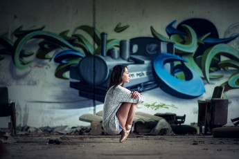 Картинка девушки -unsort+ брюнетки +шатенки граффити