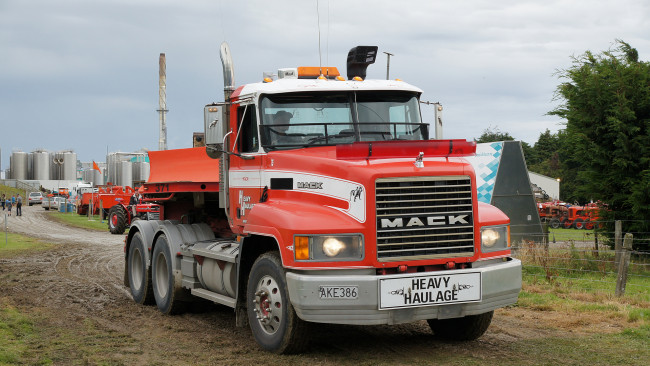 Обои картинки фото mack ch688 2001 truck, автомобили, mack, сша, тяжелые, грузовики, trucks, inc