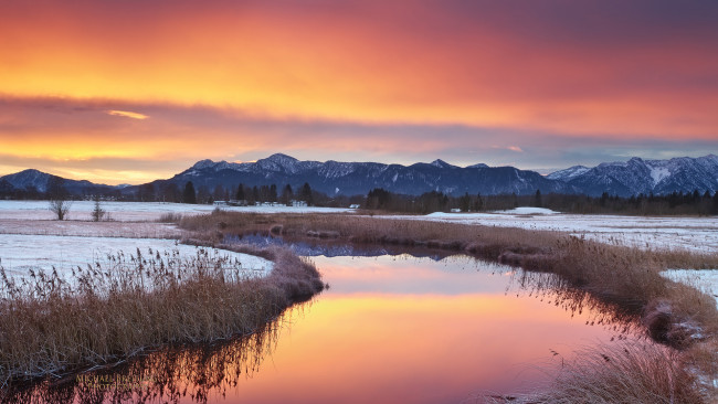 Обои картинки фото природа, реки, озера, горы, поле, река, снег