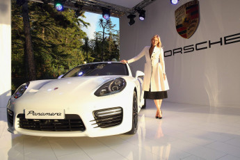 Картинка автомобили -авто+с+девушками машина теннисистка мария шарапова белая пальто спортсменка