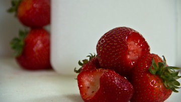 Картинка еда клубника +земляника сочные ягоды