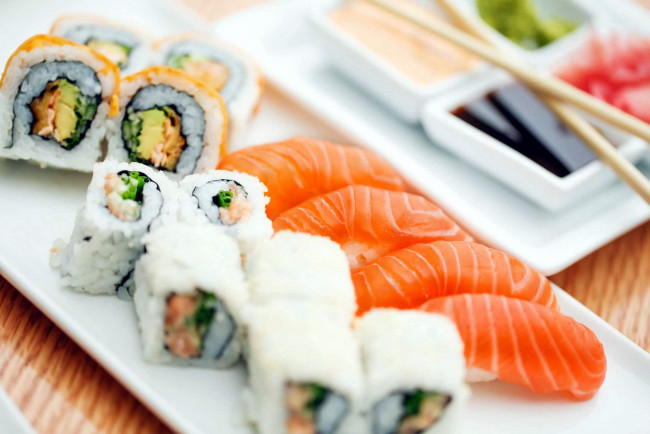 Обои картинки фото еда, рыба,  морепродукты,  суши,  роллы, кухня, ассорти, роллы, суши, японская