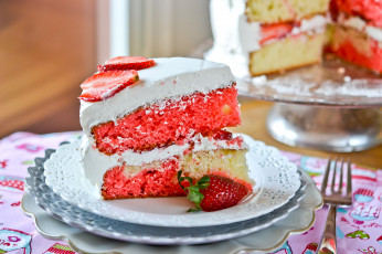 обоя strawberry swirl cake, еда, торты, торт, клубника