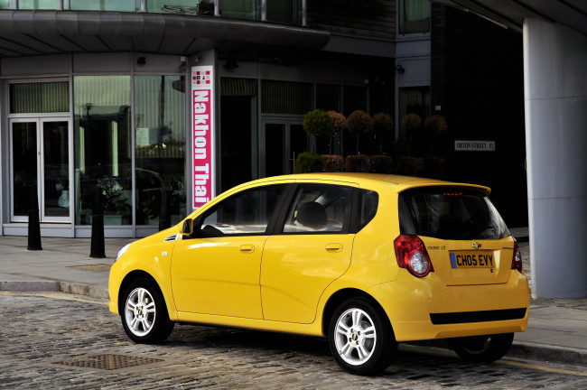 Обои картинки фото автомобили, chevrolet, желтый, t250, uk-spec, 5-door, aveo