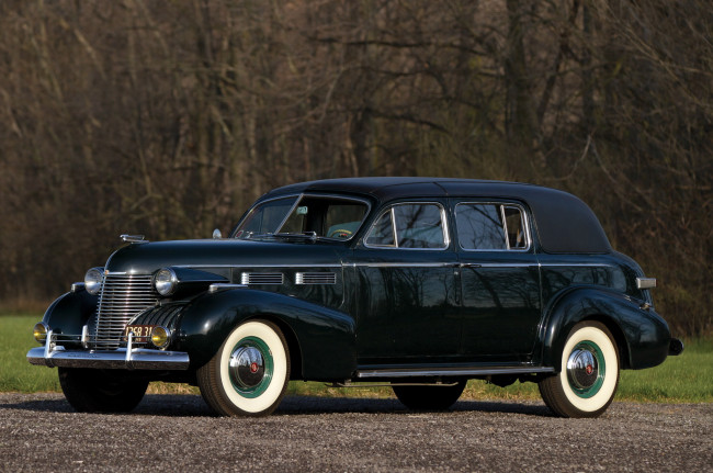 Обои картинки фото cadillac series 72 formal sedan by fleetwood 1940, автомобили, cadillac, sedan, series, formal, 72, 1940, fleetwood