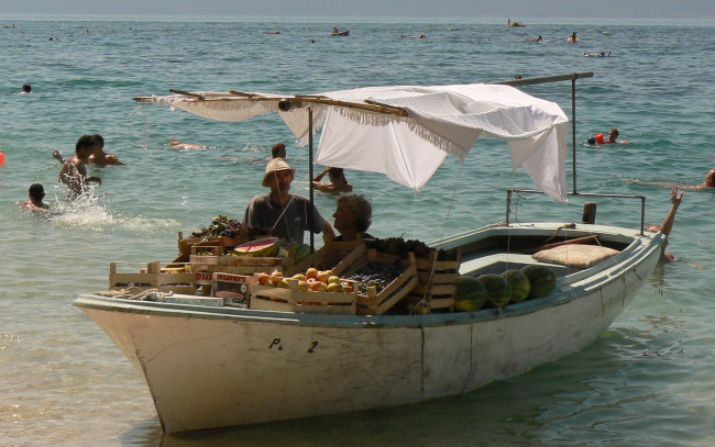 Обои картинки фото корабли, лодки, шлюпки, лодка, фрукты, море