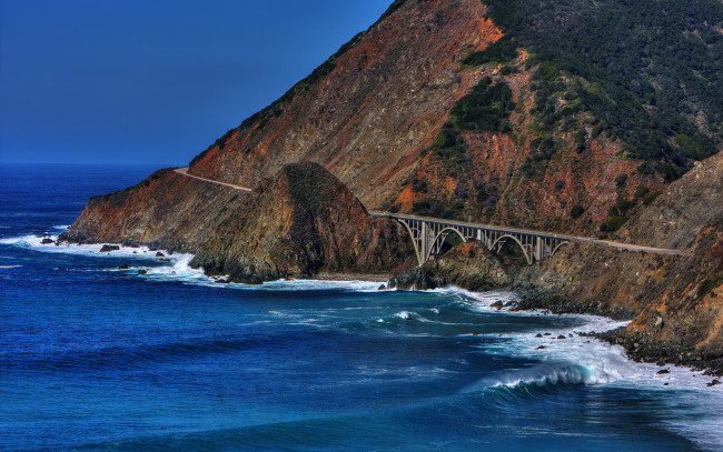Обои картинки фото природа, побережье, мост, дорога, горы, океан