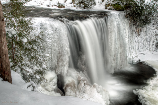 Обои картинки фото природа, водопады, река, лёд, снег, поток, зима
