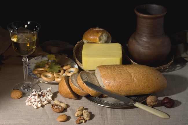 Обои картинки фото еда, натюрморт, хлеб, орехи, сушки, вино, масло