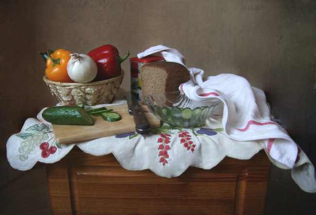 Обои картинки фото еда, натюрморт, хлеб, овощи, нож, полотенце