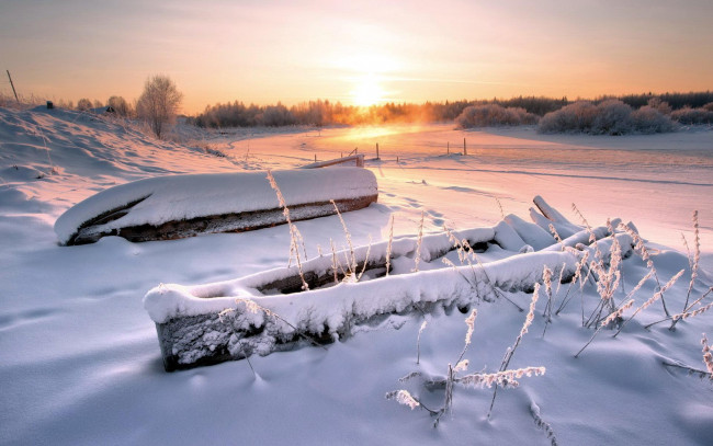 Обои картинки фото природа, зима, снег, заносы, лед, река, лодки, восход