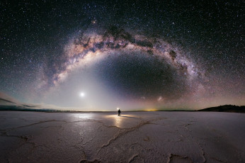 Картинка природа другое человек свет ночь сухое озеро млечный путь небо звезды