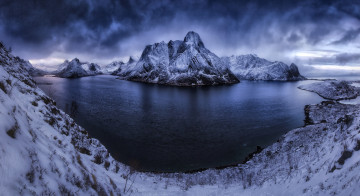 Картинка природа реки озера фьорд норвегигя лофотенские острова небо тучи горы снег зима