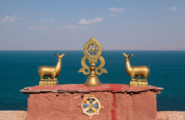Обои картинки фото озеро манасаровар монастырь долчу, разное, религия, озеро, манасаровар, монастырь, долчу
