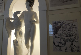 Картинка барселона разное рельефы +статуи +музейные+экспонаты птица мужчина