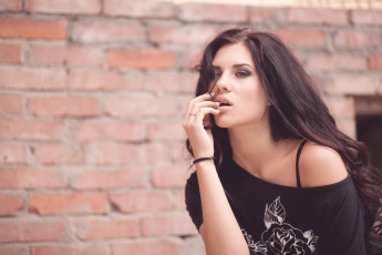 Картинка ольга+бикбаева девушки -unsort+ брюнетки темноволосые стена футболка брюнетка модель ольга бикбаева