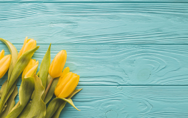 Обои картинки фото цветы, тюльпаны, yellow, букет, tulips, желтые, wood