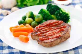 Картинка еда мясные+блюда брокколи брюссельская капуста морковь стейк кетчуп
