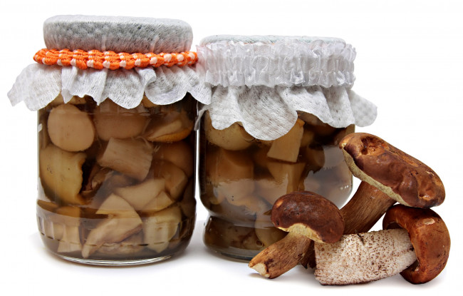Обои картинки фото еда, грибы,  грибные блюда, банки, маринованные, лесные, свежие