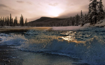 Картинка природа реки озера горы зима снег брызги пороги река