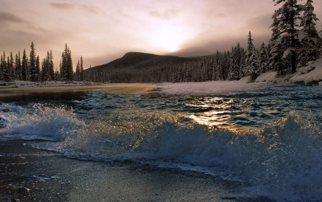 Обои картинки фото природа, реки, озера, горы, зима, снег, брызги, пороги, река
