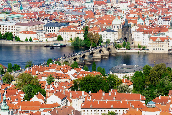 Обои картинки фото города, прага, Чехия, панорама, мост, крыши, река