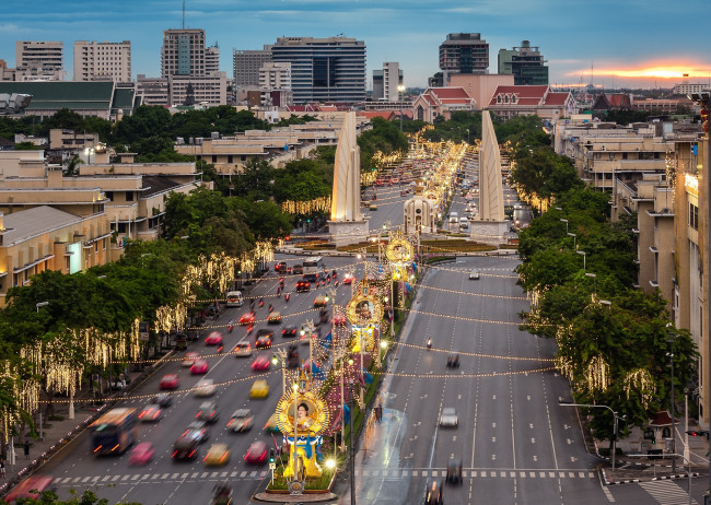 Обои картинки фото города, бангкок, таиланд, иллюминация, дорога, праздник