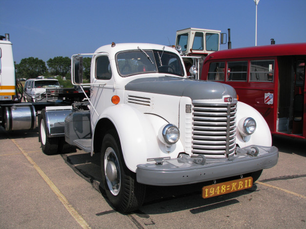 Обои картинки фото 1948 international kb-11, автомобили, international, автобусы, сша, грузовые, бронеавтомобили, navistar