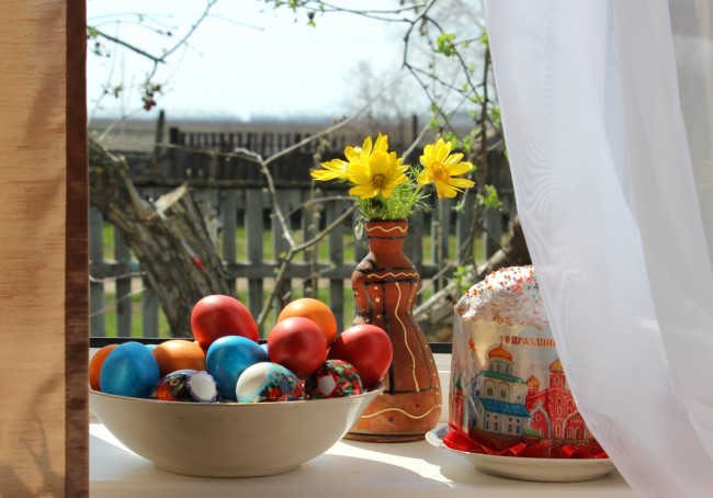 Обои картинки фото праздничные, пасха, окно, кулич, адонисы, яйца