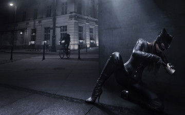 Картинка фэнтези фотоарт женщина-кошка консервная банка сапоги маска костюм catwoman город велосипедист
