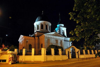Картинка белосток города -+католические+соборы +костелы +аббатства купол церковь вечер