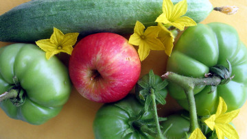 обоя еда, фрукты и овощи вместе, яблоко, огурец, помидоры