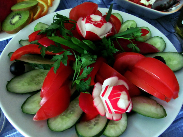 Обои картинки фото еда, овощи, редис, помидоры, огурцы, петрушка
