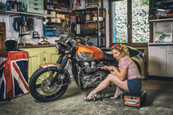 Картинка мотоциклы мото+с+девушкой девушка мотоцикл взгляд фон
